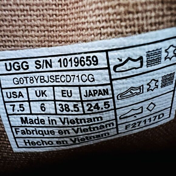 UGG Ricci Tan Neutral Furry Textured Slip on Loafers Womens Size 7.5 - Picture 8 of 8